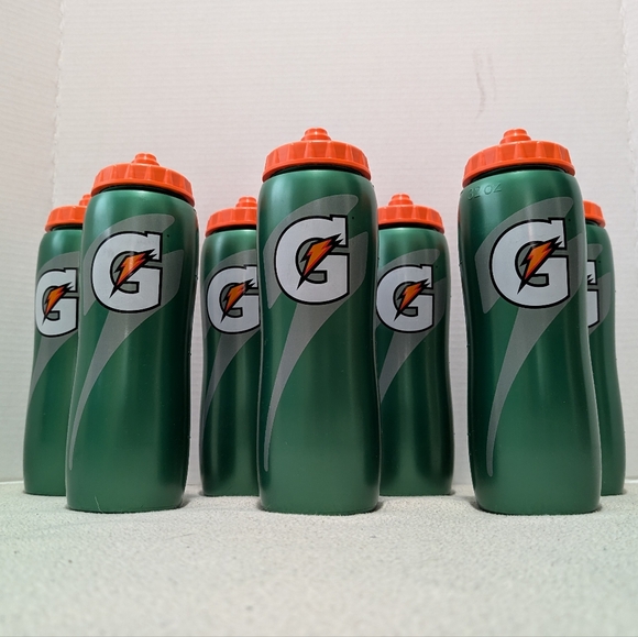 Lot of 7 Brand New Gatorade Squeeze Water Bottle 32 OZ Green Dishwasher Safe - Picture 1 of 16